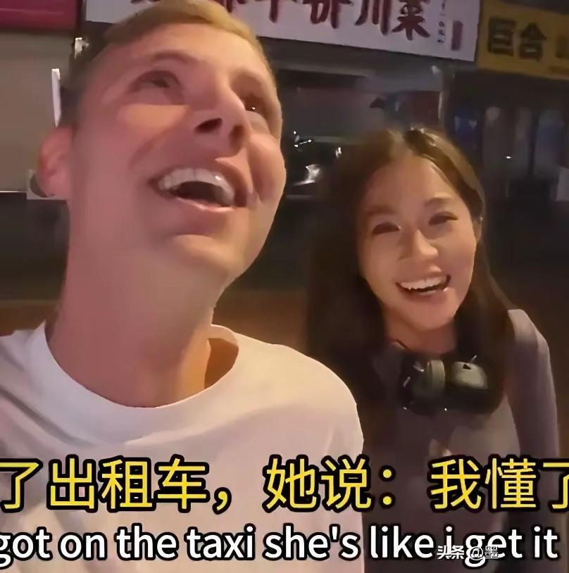 麻辣烫网红翻车事件说明了一个道理，网络时代，就是外行看热闹！
有没有觉得，他俩就