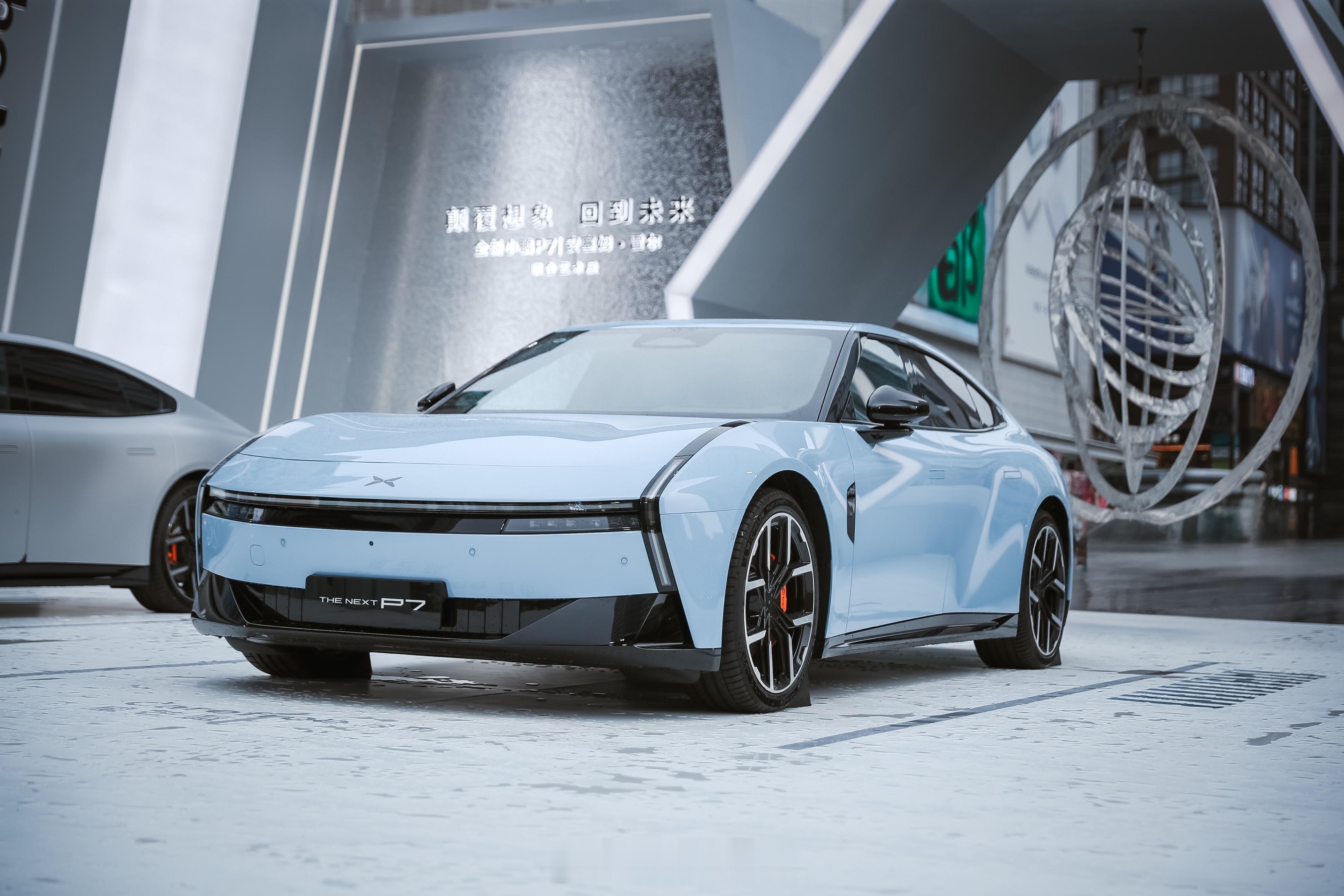 全新小鹏P7上市，800V+5C超充+820km续航售价21.98-30.18万