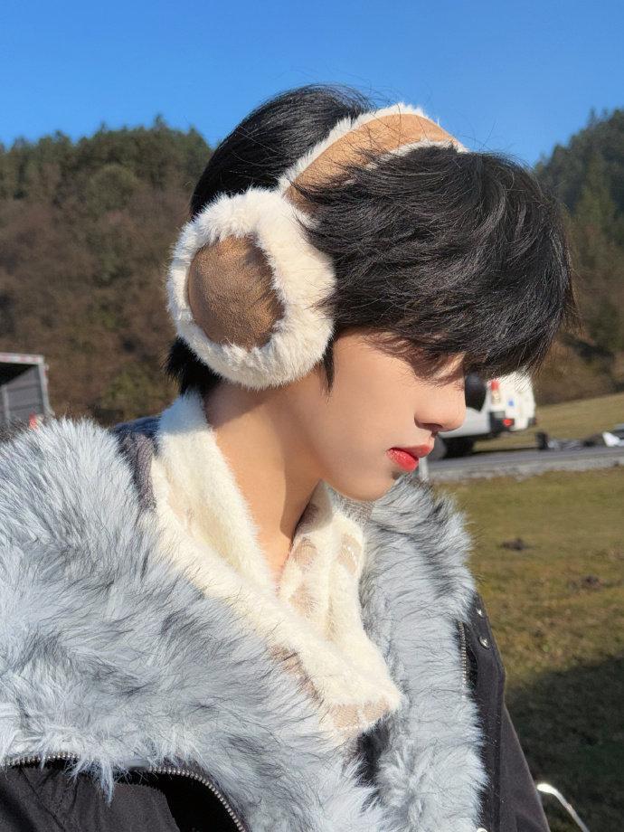 张函瑞下颌线能割苹果张函瑞建模脸来的 好美萌的小猫咪、这简直是世界名画！张函瑞