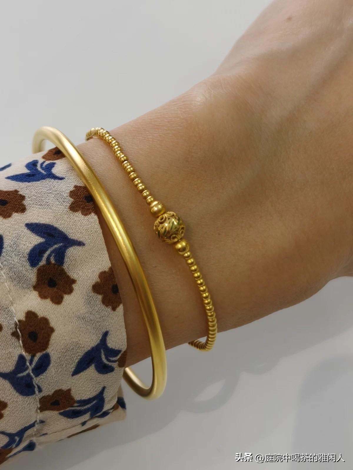 老公劝我卖金镯，我偏不听！
昨天小姑子把180克黄金以1138一克就全卖掉了，还