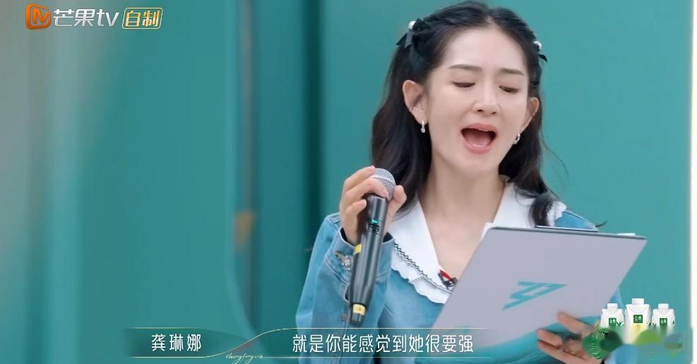排练间隙，谢娜崩溃大哭时，被龚琳娜的反应瞬间圈粉...

之前很多姐姐说龚琳娜人