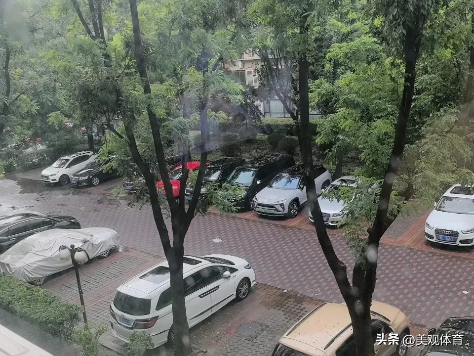雨天小区的车比平日还少？