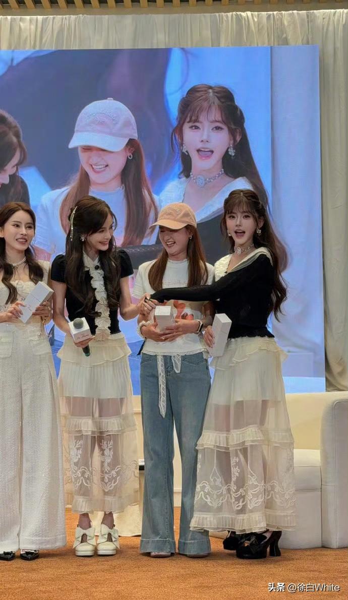 3月27日，杨颖如今真的是好脾气！
杨颖出席活动，韩安冉为见杨颖一掷千金拿到入场