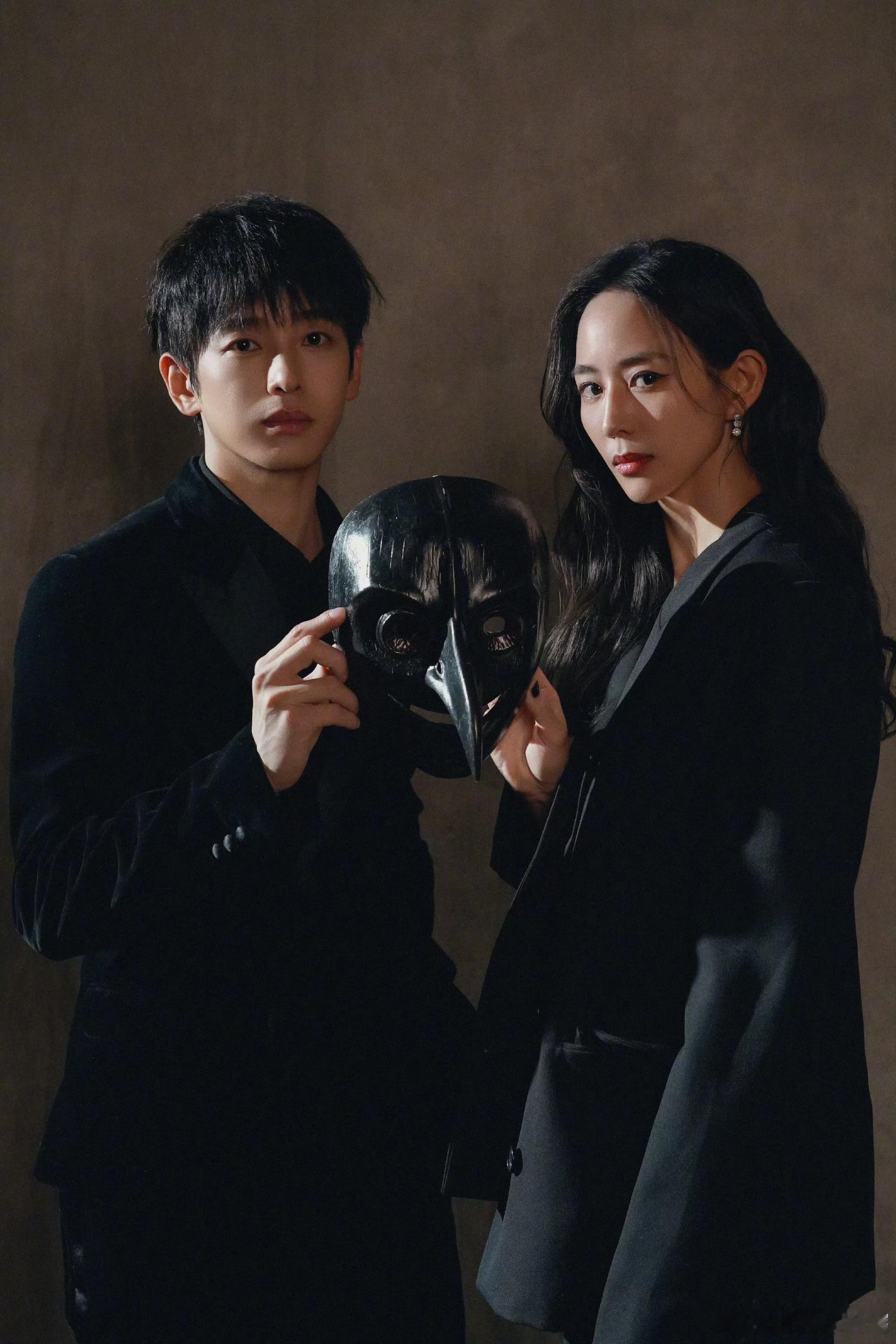 张钧甯彭昱畅张钧甯 两个胆小鬼一起不害怕 方家姐弟上线，跨年都去看匿杀啦～虽然看