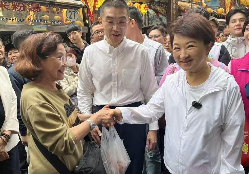 卢秀燕就不要想2028了，因为要选2028一个最重大的议题就是两岸关系，谁有能力