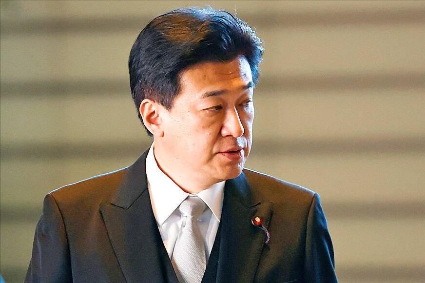 2026年的东京，这个夏天意外降了场“政治冷水”。一边是日本企业家频频访华、满心