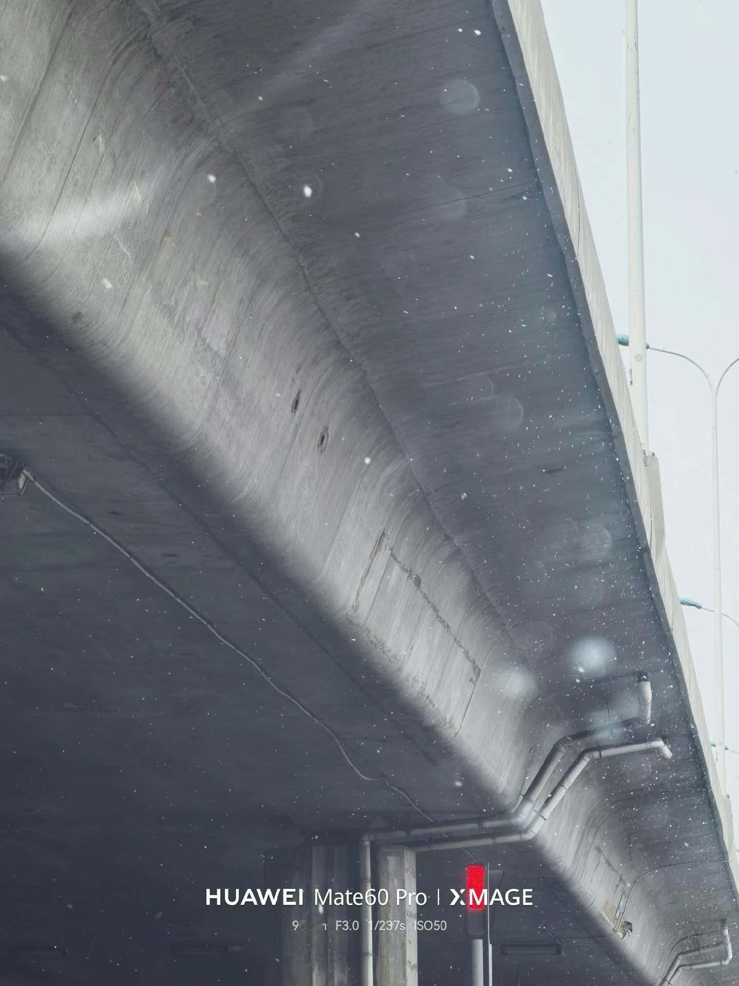 京津冀降雪又降温一早就出差离开了天津，刚才看到朋友发照片说天津下雪了，这是又完美