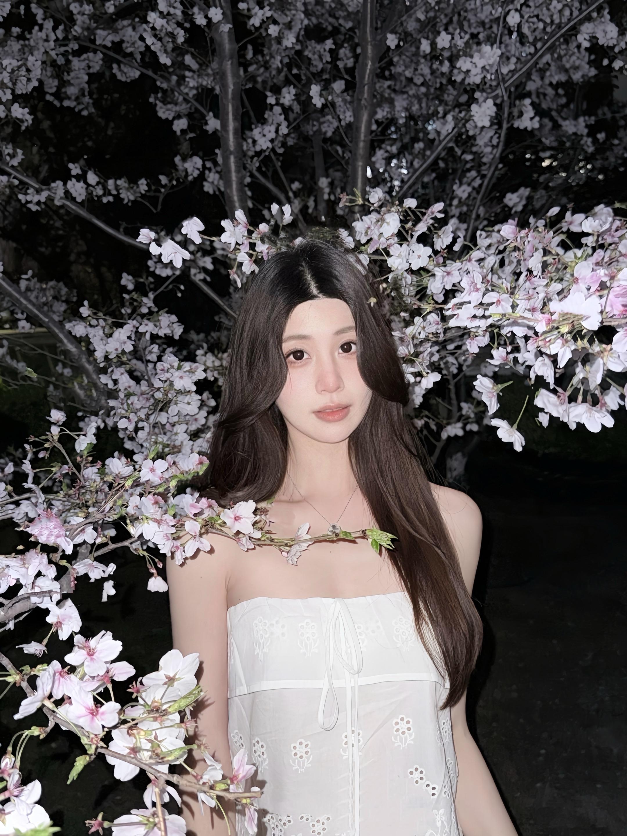 气温二十一度刚好又是花季