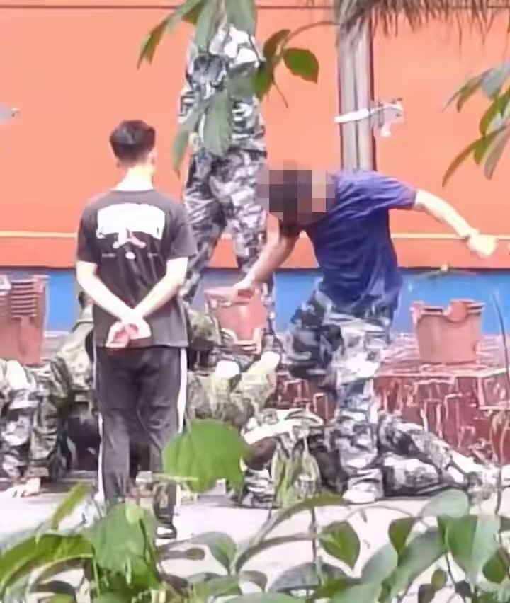 18岁女孩失联后被发现在素质教育基地你听听这名字，素质教育，多好听。体罚、关小黑