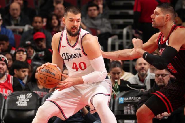 快船球迷也是够了，现在把球队惨败公牛的锅都扣到祖巴茨头上了。你说祖巴茨打得好吗？