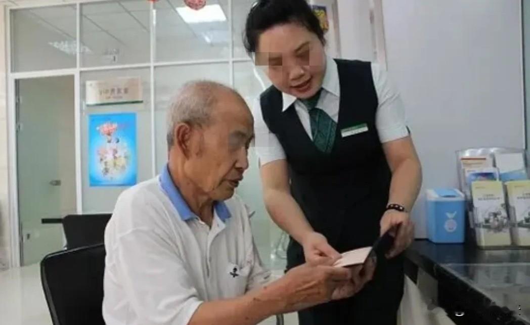 吉林，延边。一位大爷30年前存了2000元，存折显示30年定期利率高达19.26