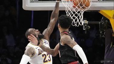 [NBA]詹姆斯28+5+5 湖人24分大胜开拓者
北京时间1月22日，NBA常
