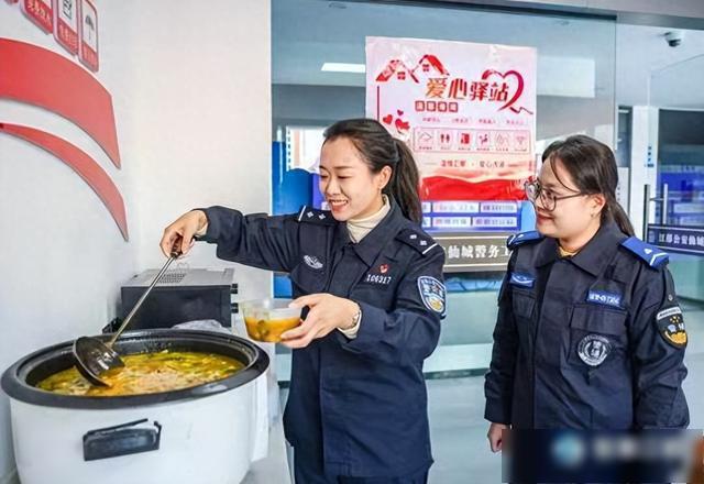 这座小站，让城市多了一分暖意……