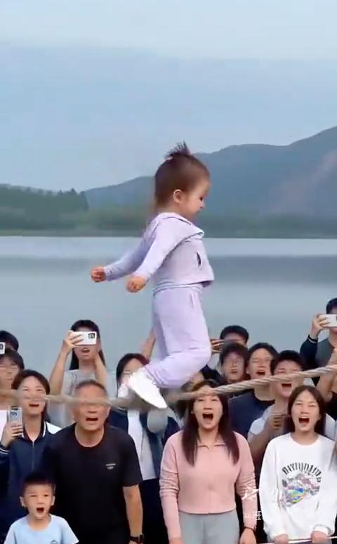 叔叔阿姨，你们觉得我厉害吗？