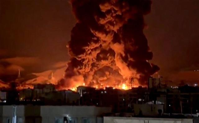 五枚导弹划破长空，四枚被生生拍落，剩下一枚却像长了眼一样，死死钉在了拉斯拉凡工业