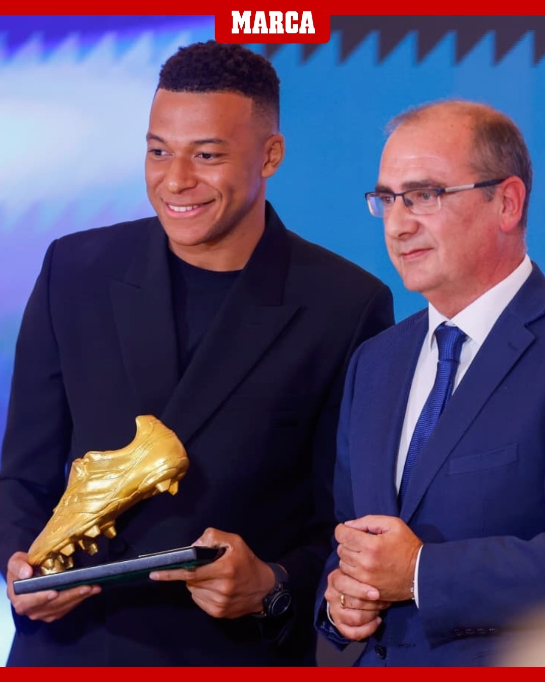 姆巴佩领取欧洲金靴 排面拉满~！姆巴佩在伯纳乌球场贵宾室领取2024-2025赛