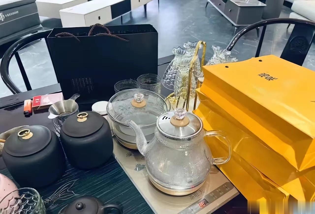 真正厉害的女孩都在扮猪吃老虎，做事够狠。你们一定有发现，不管在读书时，还是在步入