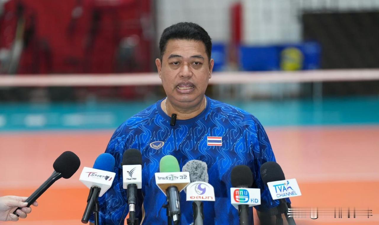 4月8日，泰国女排首批国家队队员正式集结，进驻泰国国家体育局体育科学中心三楼，开