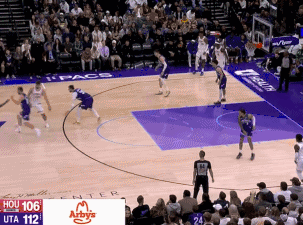 杜兰特中距离频频打铁，也“老”了！
北京时间12月2日，火箭与爵士的比赛进行至末