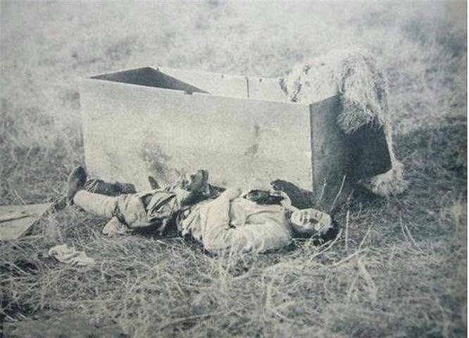 历史人物1940年，杨靖宇将军牺牲后，日军拍下的一张照片。将军的遗体将要被日军运
