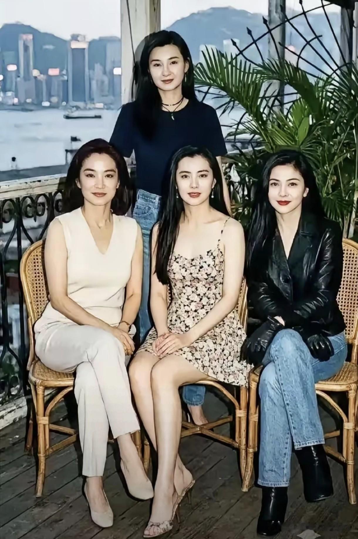 这四位老牌女星同框实在太惊艳，完全分不出谁更出众，各有各的韵味，不会长的千篇一律