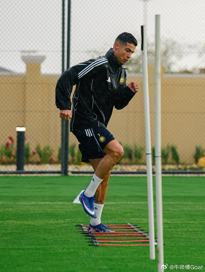 C罗 据利雅迪亚🔴克里斯蒂亚诺·罗纳尔多继续进行为重返集体训练制定准备和康复计