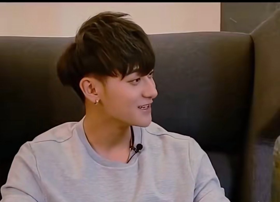 黄子韬 鹿晗王鹤棣比我帅我认了黄子韬、鹿晗、王鹤棣都很帅这三位要是能有个舞台估计