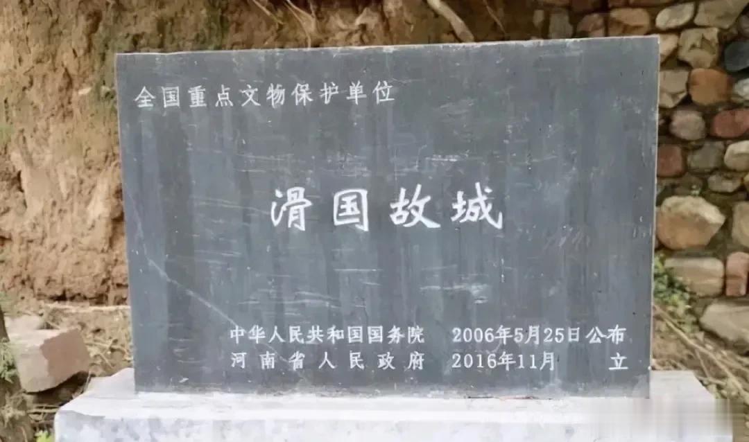 据某省滑县一位网友反映，他们正准备在家中聚餐，突然来了几名执法员，其中一美女执法