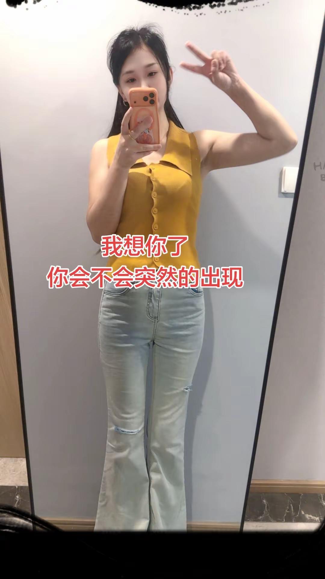 多久不见，才能配得上，好久不见如果我说想你了，你会不会突然的出现在街角的咖啡店黄