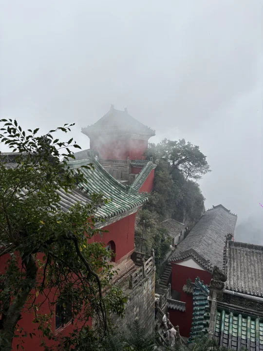 ⛰️一山掩浮沉 ，万道归武当