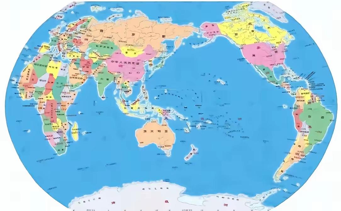 难怪美国不同意使用投射型的新地图，原因是新地图把美国的阿拉斯加显示的非常小，看上