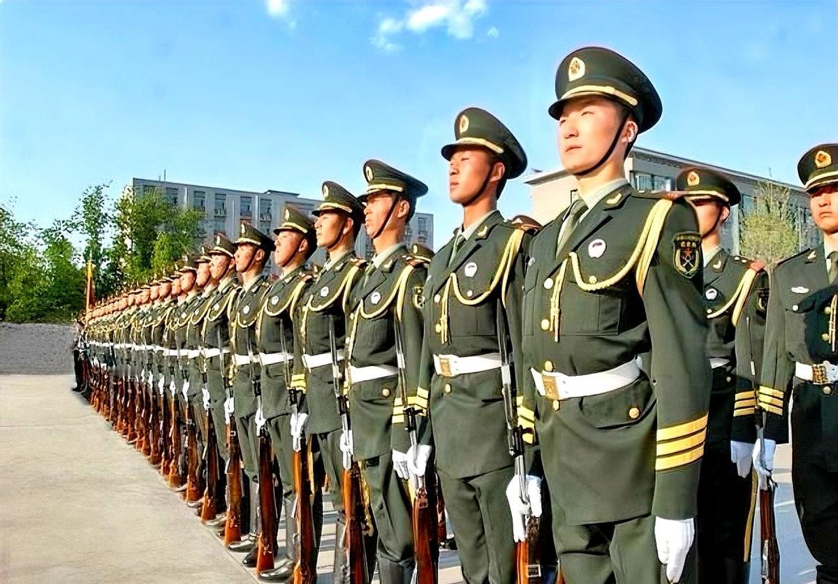 如果台湾真的收复了，大陆会派多少部队驻守呢？拿香港进行对比，香港750万人口，驻