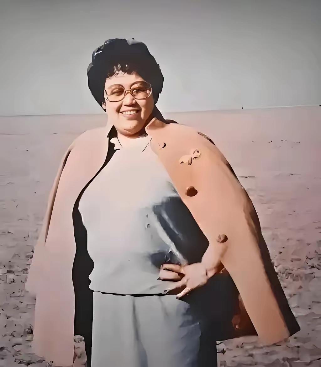 陈丽华太通透了！她把自己当男人用了。有钱又追求纯粹的爱情，跟迟重瑞把丑话说前头，