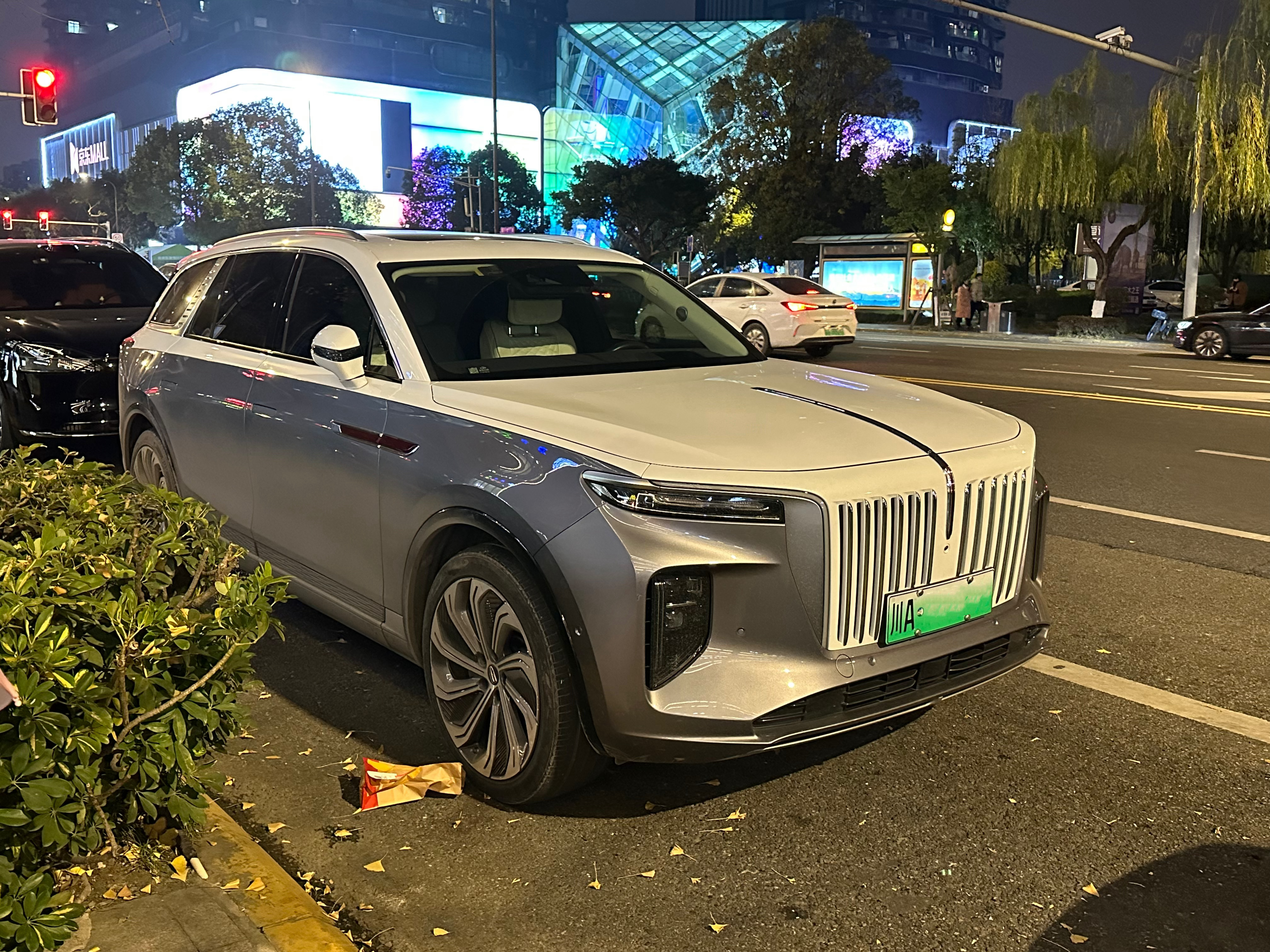 看起来还是挺尊的 就是漆面不太尊  
