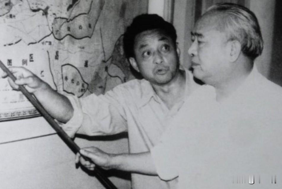 1983年，时任总政主任余秋里中将回乡探亲，弟弟却不愿相见。村长亲自去请也不行，