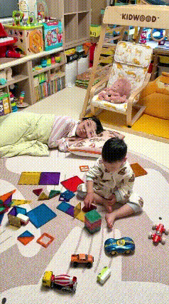 宝妈带娃的终极“摸鱼神器”出现了！
要么不停的玩，要么怎么哄都不睡，老母亲困到睁