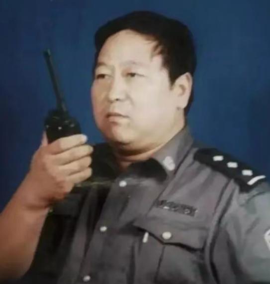 他叫郑成月，广平县公安局原副局长。2005年，他亲手揪出聂树斌案真凶，却把自己推