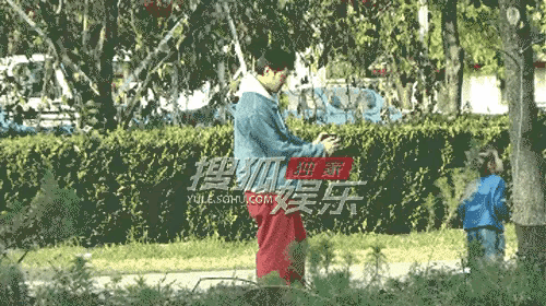 #王传君为女儿交罚款摘柿子#美好温馨个p 他是交了罚款摘了，这会让她女儿小小年纪