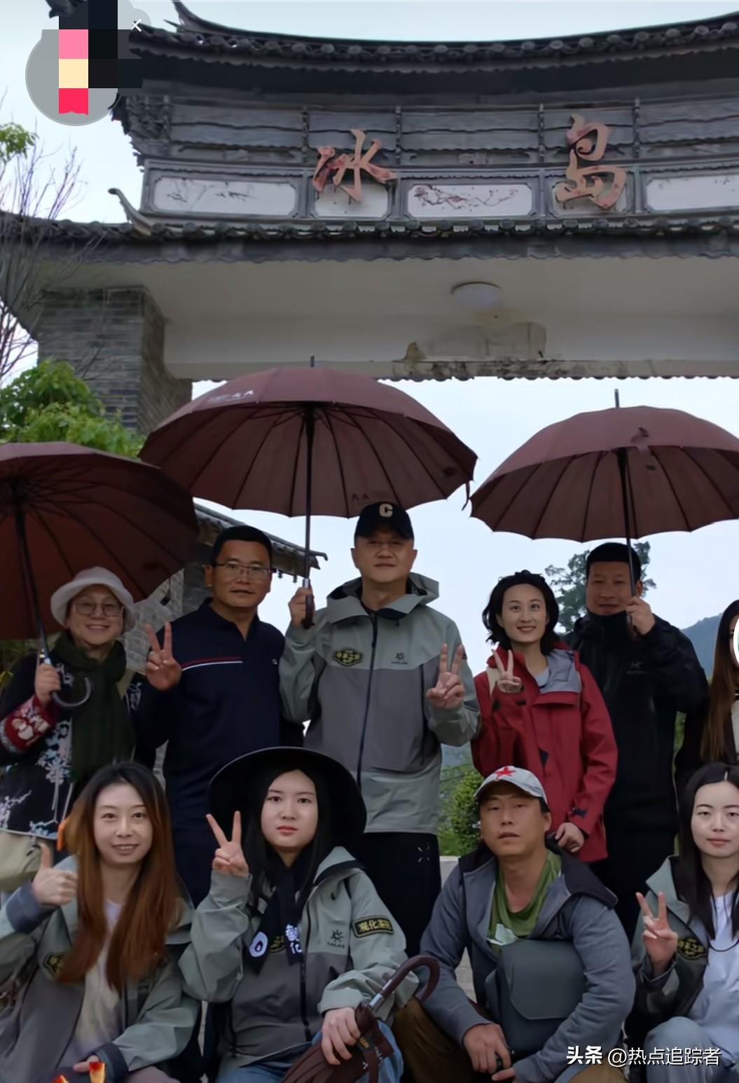 今晚，李亚鹏更新了一条视频，预告4月3日将开启勐库戎氏普洱茶专场直播。不少网友看