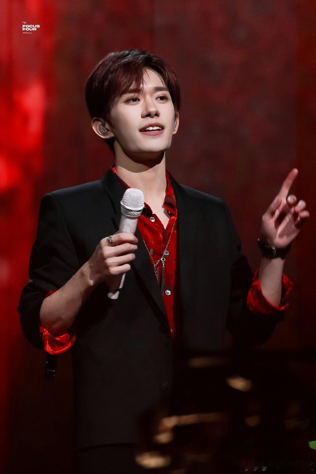 易烊千玺双曲入围浪潮音乐大赏 恭喜千玺！双曲入围浪潮音乐大赏，民谣和影视歌曲赛道