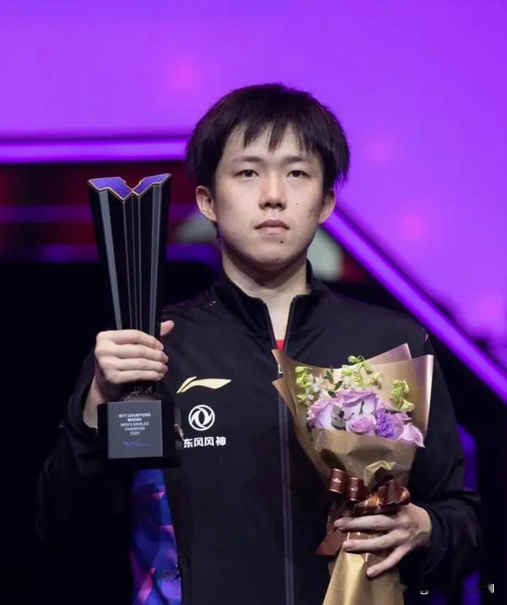 中国乒乓球我喜欢两个人，一是王楚钦，二是王曼昱。
我喜欢王楚钦赛场上的霸气，威武