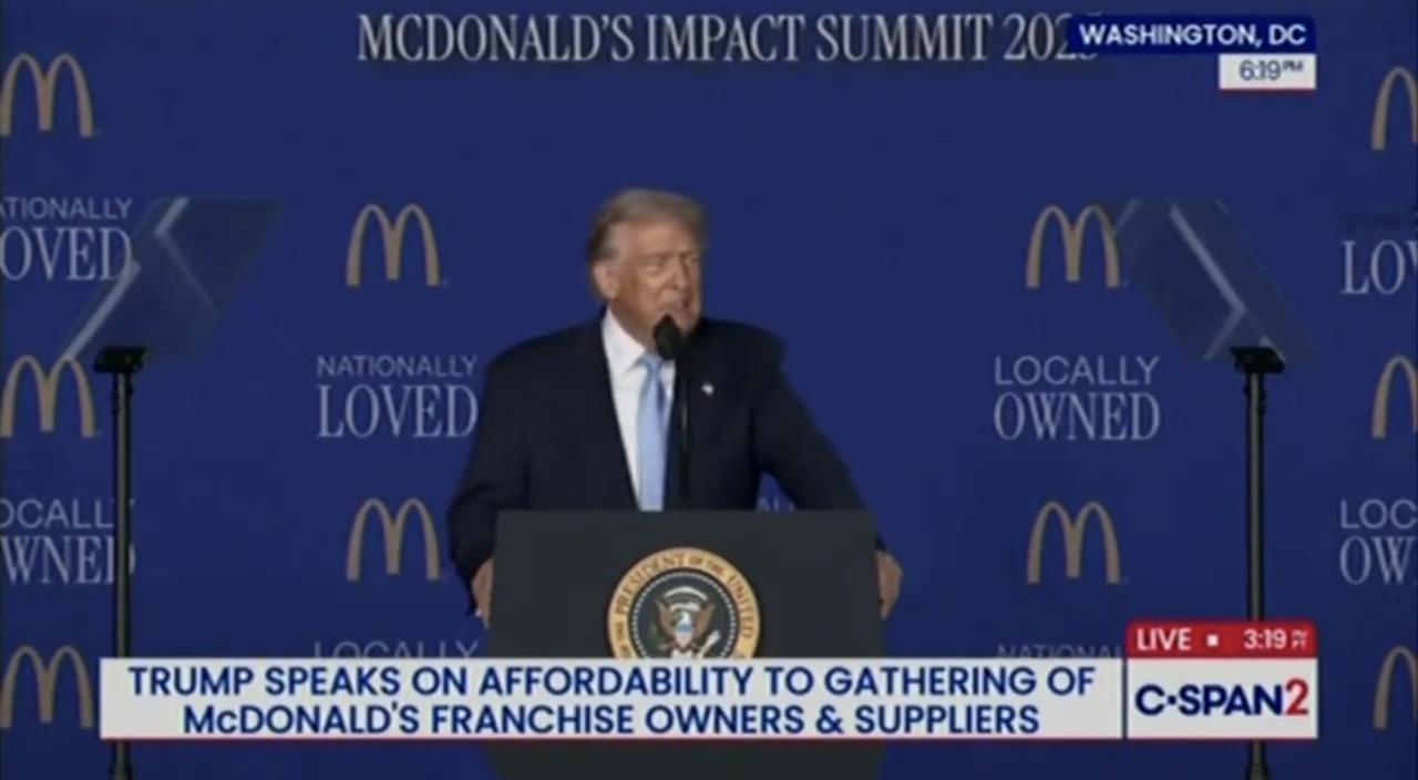 特朗普在麦当劳峰会上说：“我也是你们最忠实的顾客之一。”