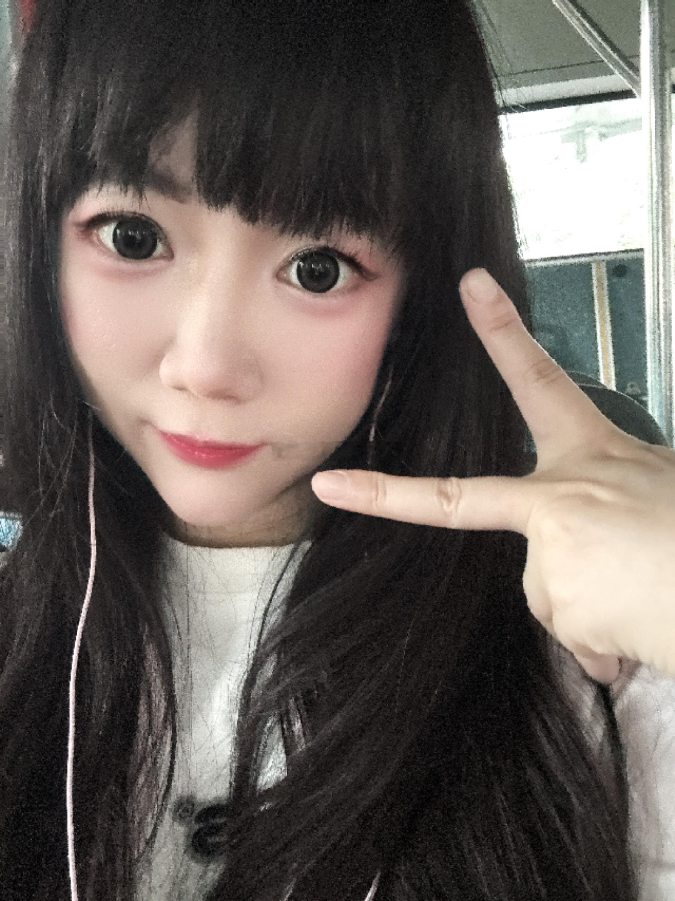 EVA小魔女勇敢做自己 成年人最奢侈的爱情：不权衡、不套路、只真心越长大越发现，