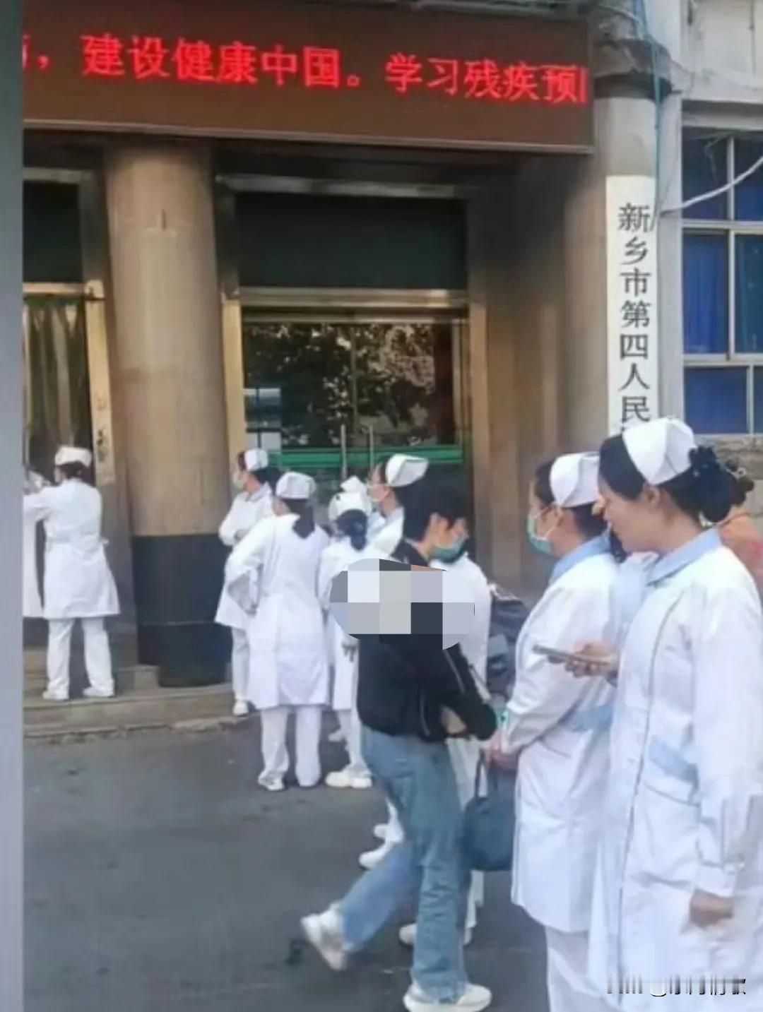 医护医院门口讨薪后续来了，卫健委回应称工资已经全部发放了。
这真的很奇怪，之前拖