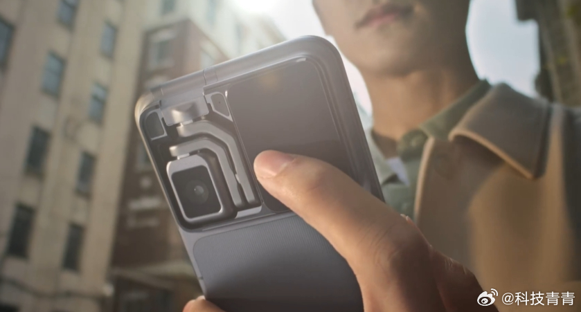 荣耀的Robot Phone看来是出圈了，已经有其他品牌在研究这款手机的形态，作