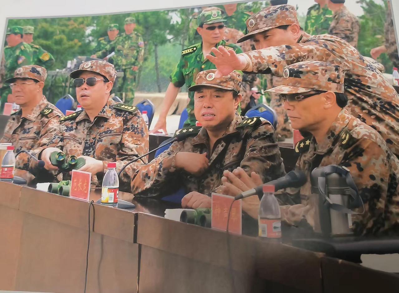 战友们节日快乐！又是一年八一建军节！脱下军装，不改兵魂。昔日并肩砺剑，今朝各自奔