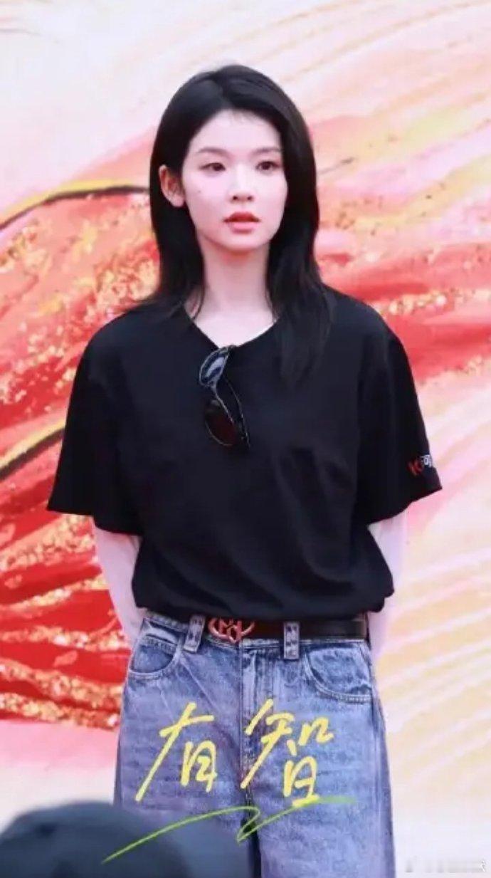 敖瑞鹏张淼怡错世录开机都是素颜。 