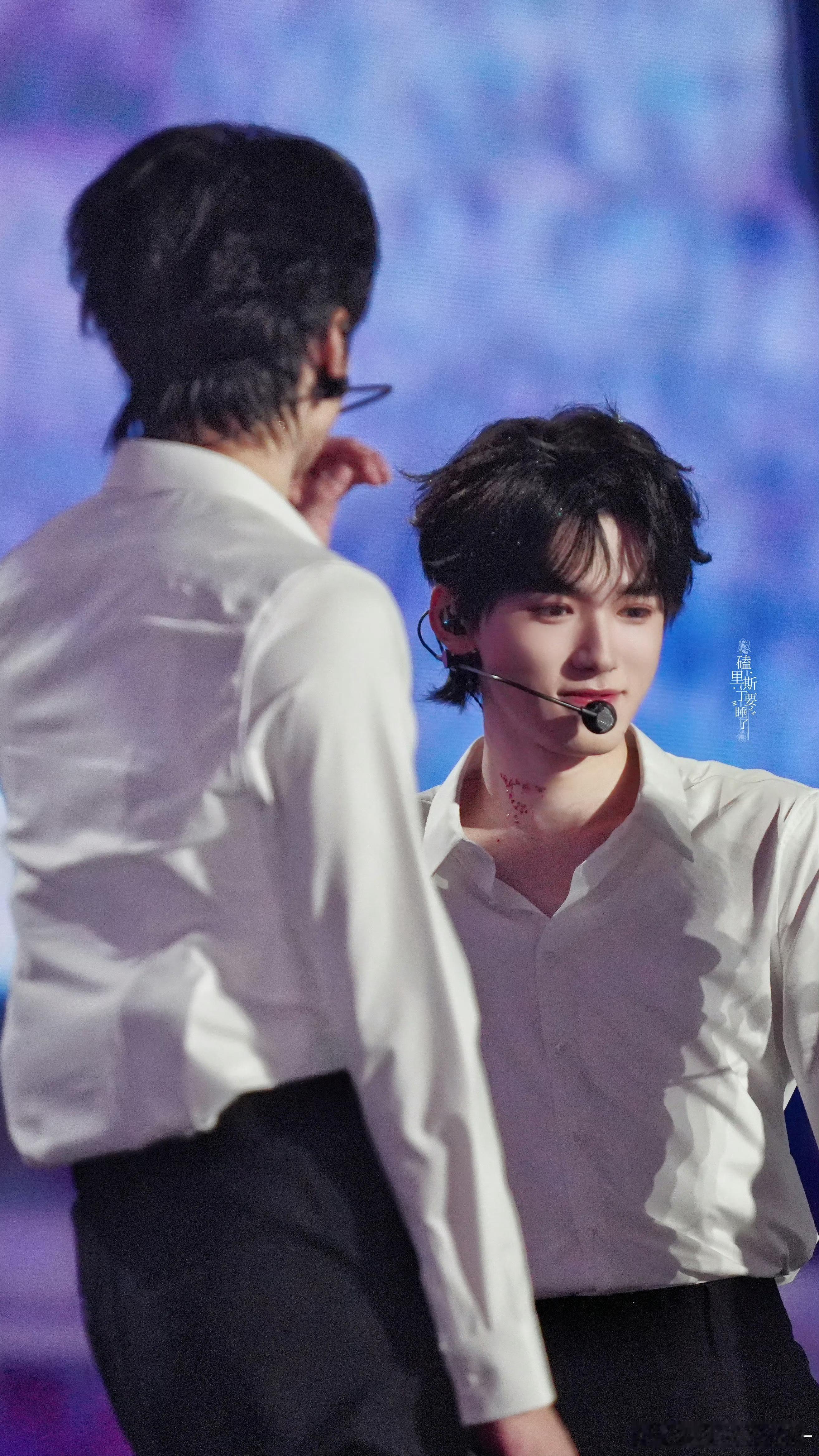 文轩 🐺🐟文轩世界第一初恋 “这电话是你想打就打想挂就挂的吗”烟花升停在星夜