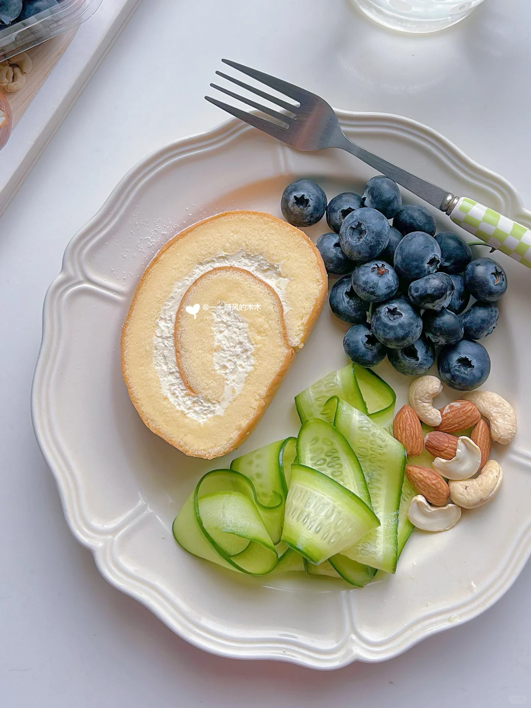 今天的快乐是🦛给的！瑞士卷&蓝莓🫐