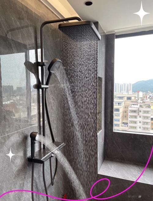 离谱！情侣住百元酒店洗澡，花洒发现不明污物，店家反倒打一耙
 
住酒店最怕卫生翻